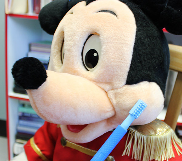 Introducing Oral Motor Tools Demonstrating the Z-Vibe using a mickey mouse puppet
